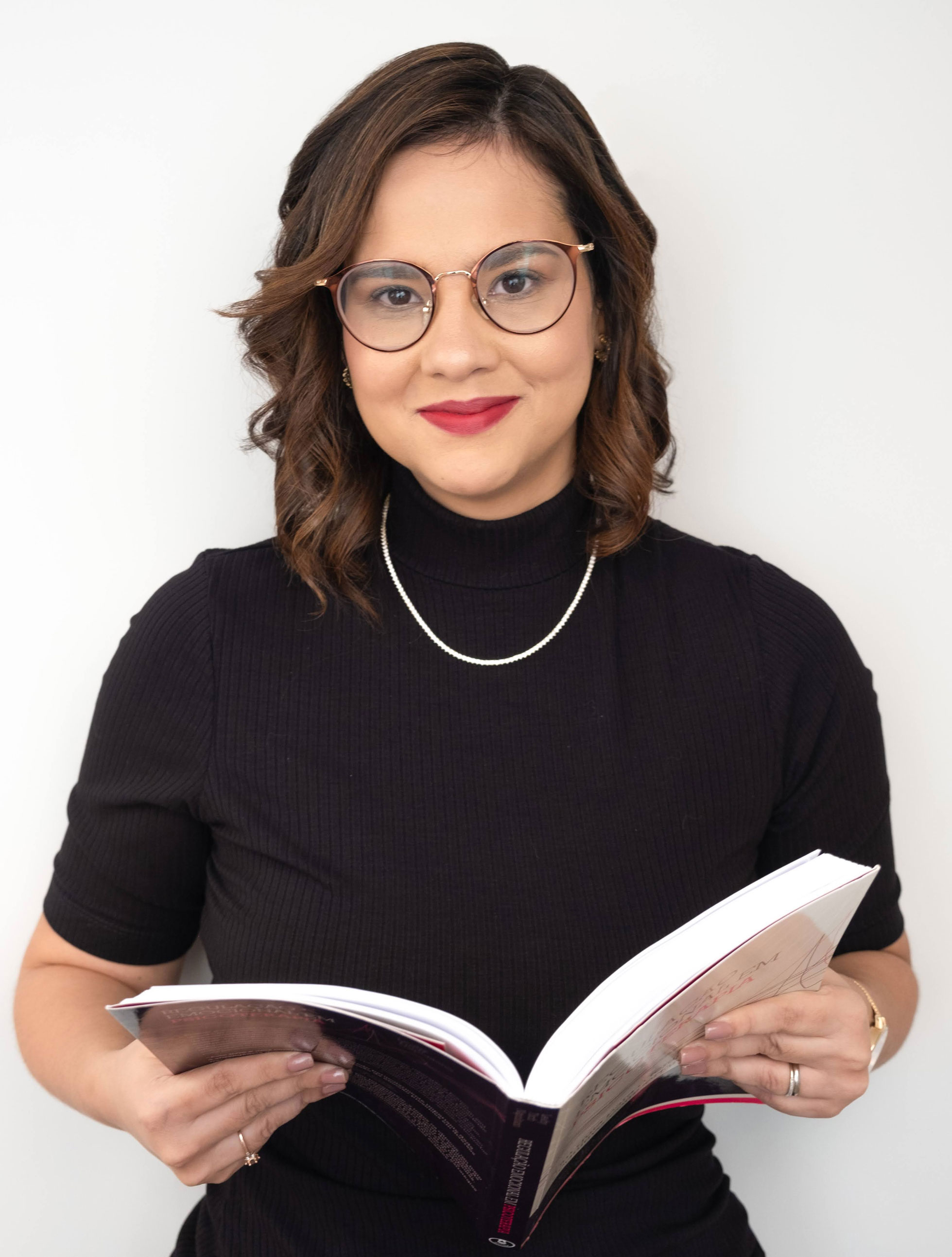 Ariadne Nunes com o material Destrava